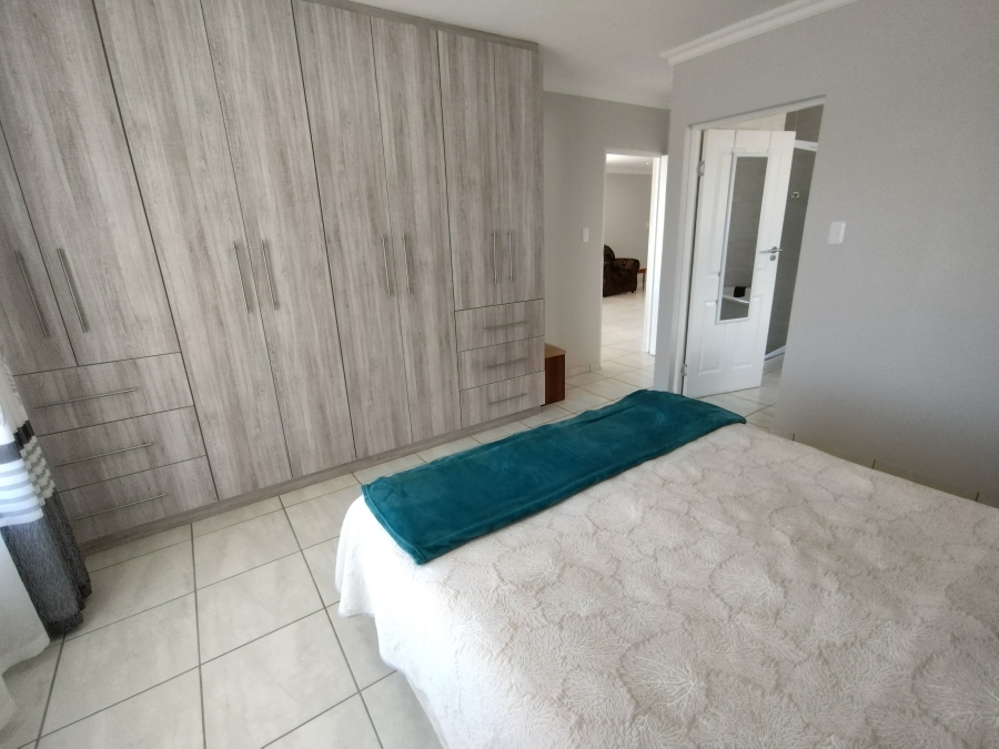 3 Bedroom Property for Sale in Wavecrest Eastern Cape